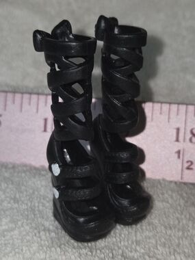 Mattel Monster Draculaura Picture Day High Black Doll Gladiator Boots